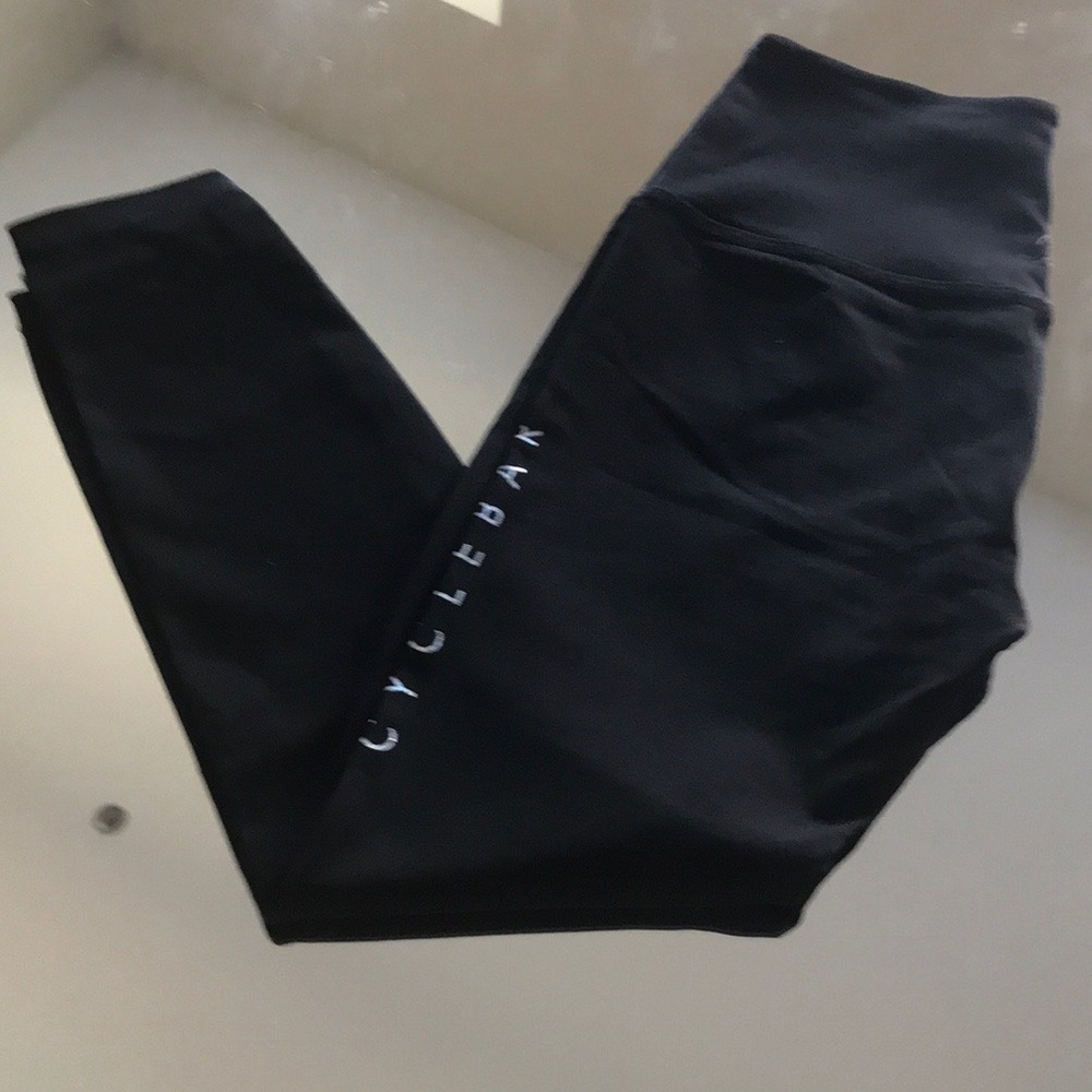 Limited edition CYCLE BAR  Beyond Yoga high waisted leggings